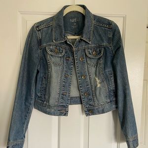 Crop distressed denim jacket